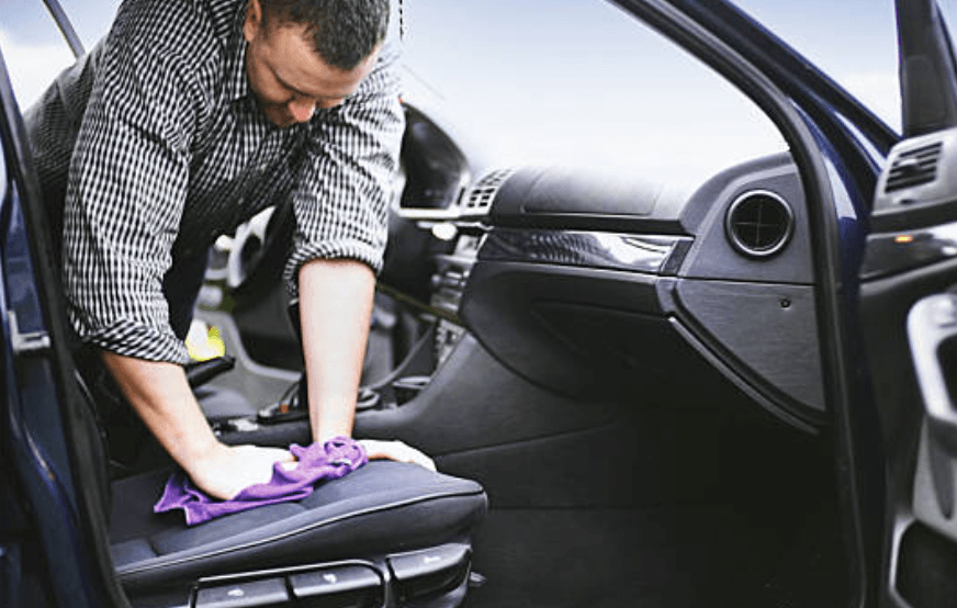 Gak Perlu Biaya Mahal! Ini 5 Tips Ampuh Usir Bau Apek di Kabin Mobil