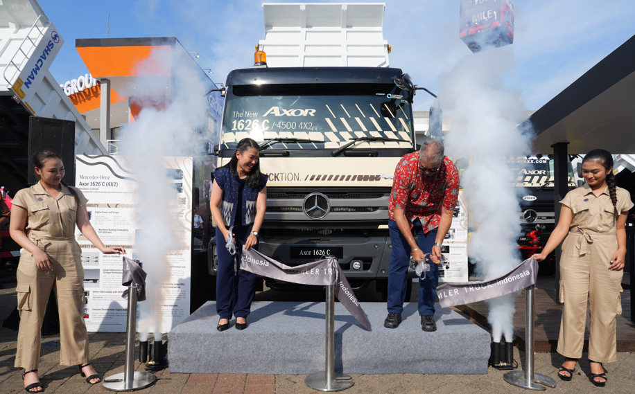 DCVI Rilis Truk Mercedes-Benz Axor 1626 C di Ajang Construction Indonesia 2025