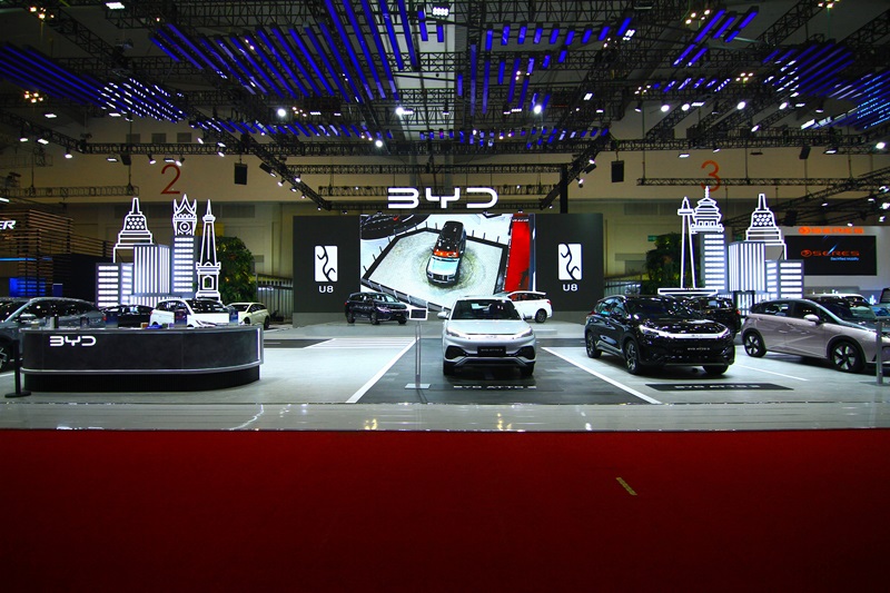 BYD M6 Diluncurkan di GIIAS 2024, MPV Listrik Pertama untuk Keluarga Indonesia