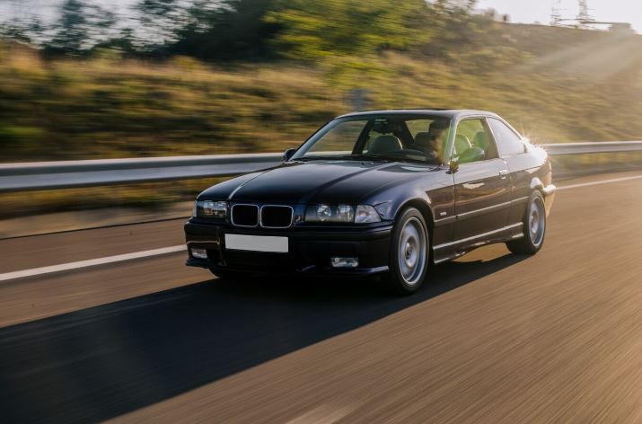 Ini Alasannya, Kenapa Anak Muda Banyak yang Ingin Berkendara Dengan BMW Klasik