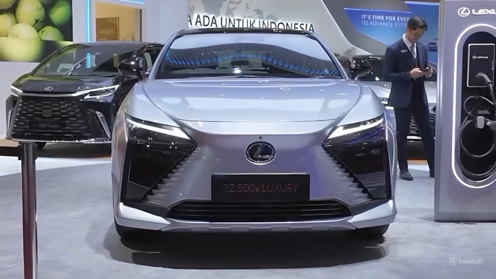 Lexus RZ 500e BEV Meluncur di GJAW 2025, Usung Steer-by-Wire dan Desain Kemudi Yoke Pertama di Indonesia