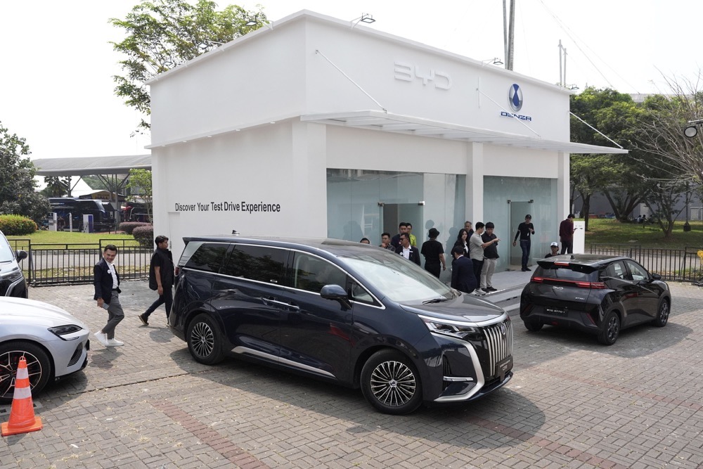DENZA D9 Jadi Primadona Test Drive GJAW 2025 Berkat Kemewahan yang Ditawarkan