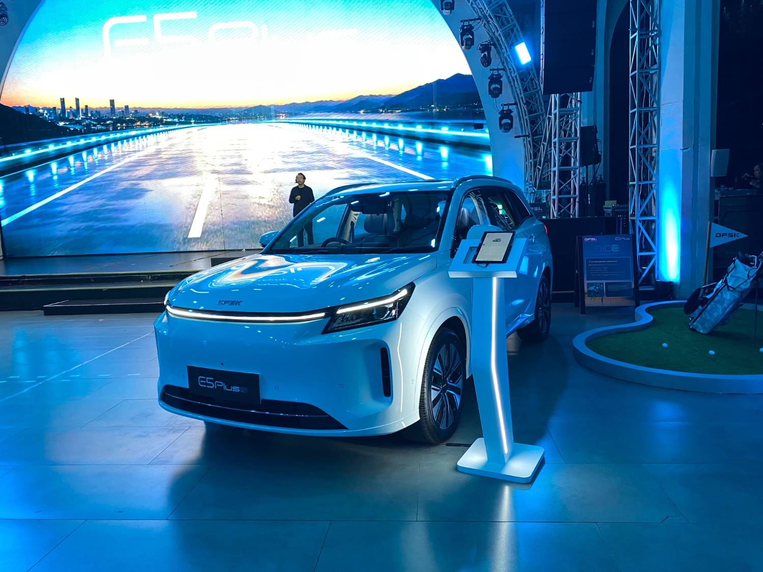 Mengenal Lebih Dekat DFSK E5 Plus, SUV PHEV Canggih dengan Jarak Tempuh 1.400 Km