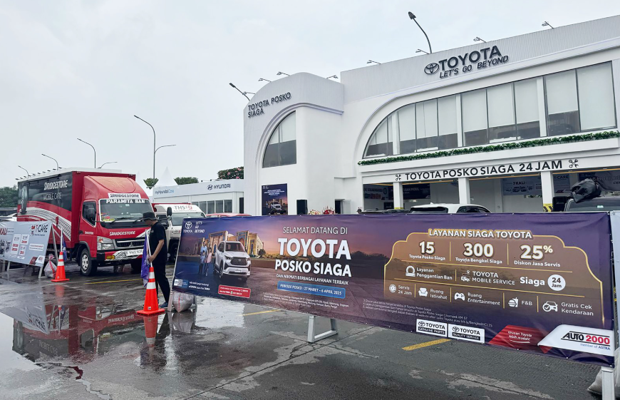 Road Trip Akhir Tahun Bebas Khawatir, Bridgestone & Toyota Siapkan Layanan Tire Check Service di Rest Area Tol Cikampek KM 57