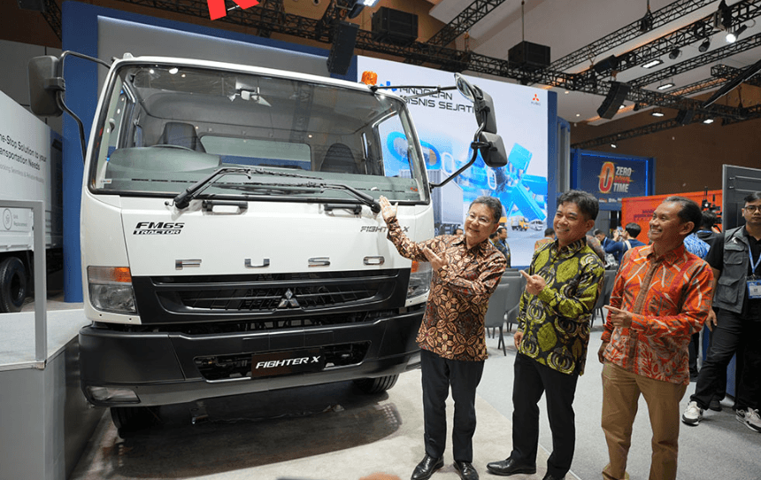 Mitsubishi Fuso Pamerkan Lini Truk Andal hingga Layanan Digital Canggih di GIICOMVEC 2026