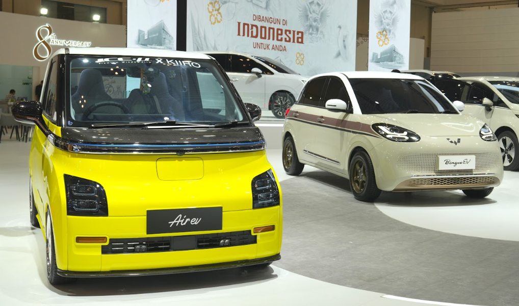 Buktikan Mobil Listrik Bisa Tampil Unik, Wuling Pamerkan Modifikasi Air ev dan BinguoEV di GIIAS 2025