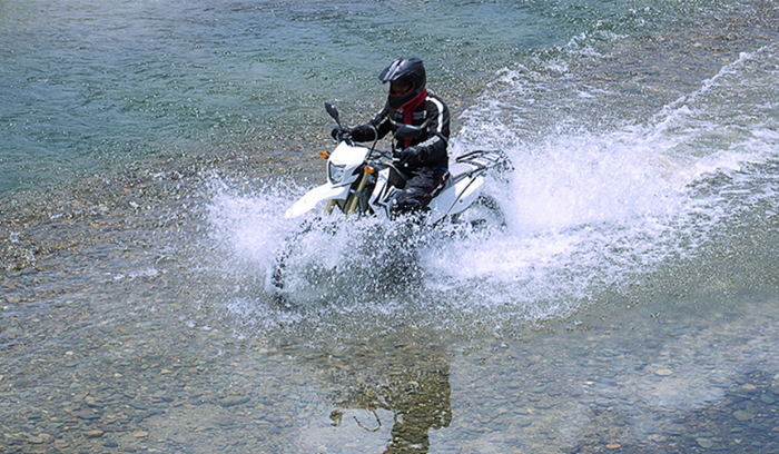 Trik Mudah Cara Menyeberangi Sungai dengan Motor Trail