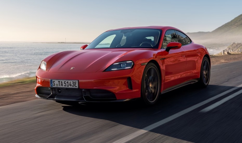 Penjualan Terus Anjlok, Porsche Taycan Terancam Bakal Disetop Produksi?