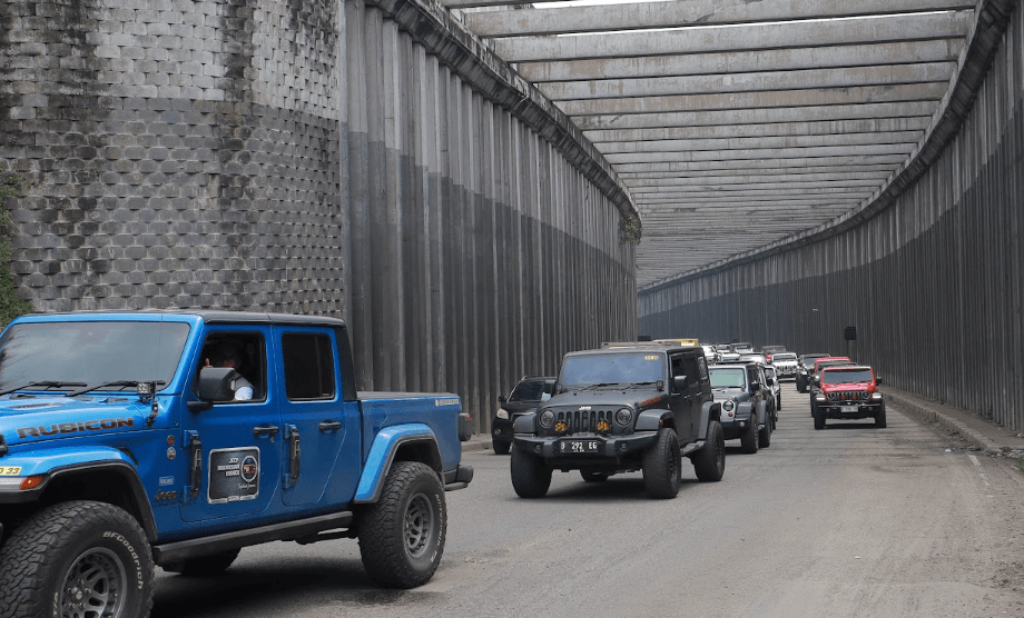 Jeep Indonesia Gelar Touring Jelajah Jakarta-Bandung Bareng Komunitas