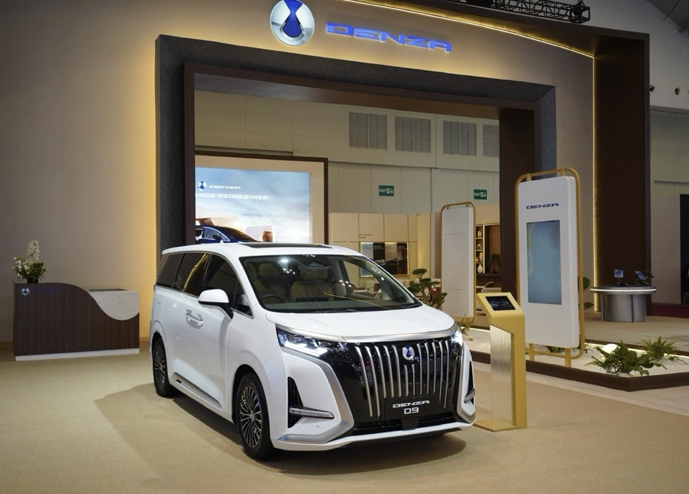 DENZA D9 Jadi Bintang di GJAW 2025, Rayakan 1 Tahun Kepercayaan Konsumen