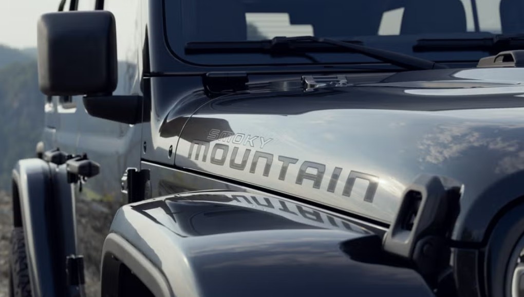 Jeep Wrangler Smoky Mountain 2027 Resmi Meluncur, Desain Kece Serba Hitam!