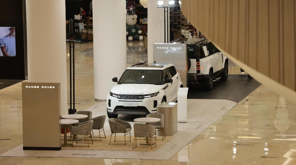 Range Rover Evoque dan Defender 110 Dipamerkan di Senayan City