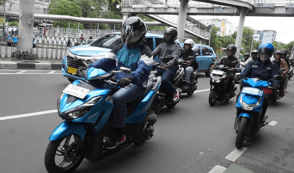 Awas Bahaya! Begini Cara Kasih Jalan Ambulans yang Benar, Jangan Malah Dibuntuti
