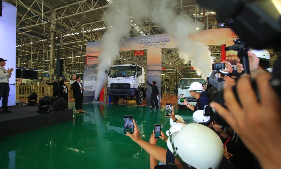 Isuzu Karawang Tembus Produksi 300 Ribu Unit, Truk Buatan Lokal Diekspor ke 25 Negara