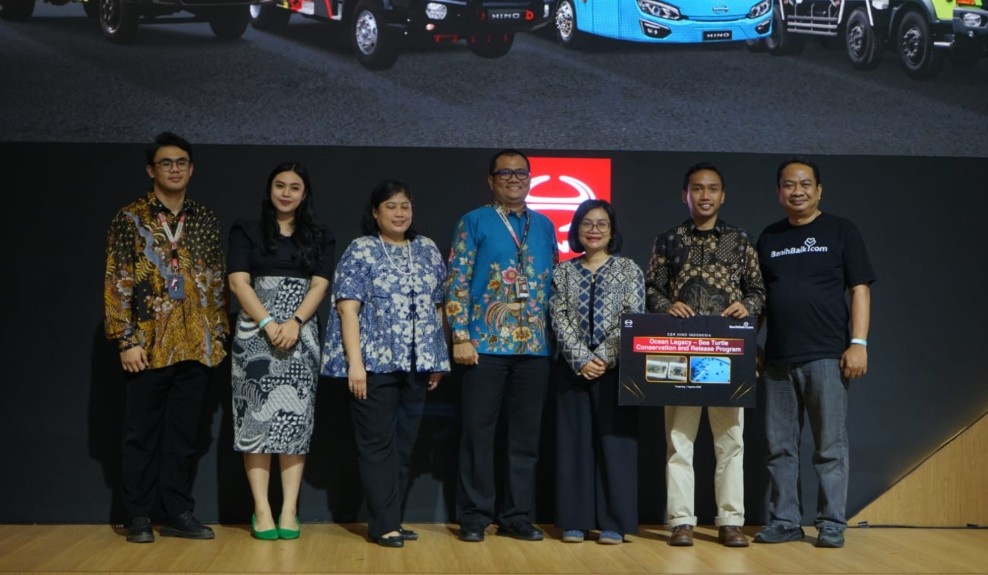 Hino Gelar The Journey of Hope, Ajak Masyarakat Ikut Jaga Lingkungan Lewat Konservasi Tukik dan Greenhouse