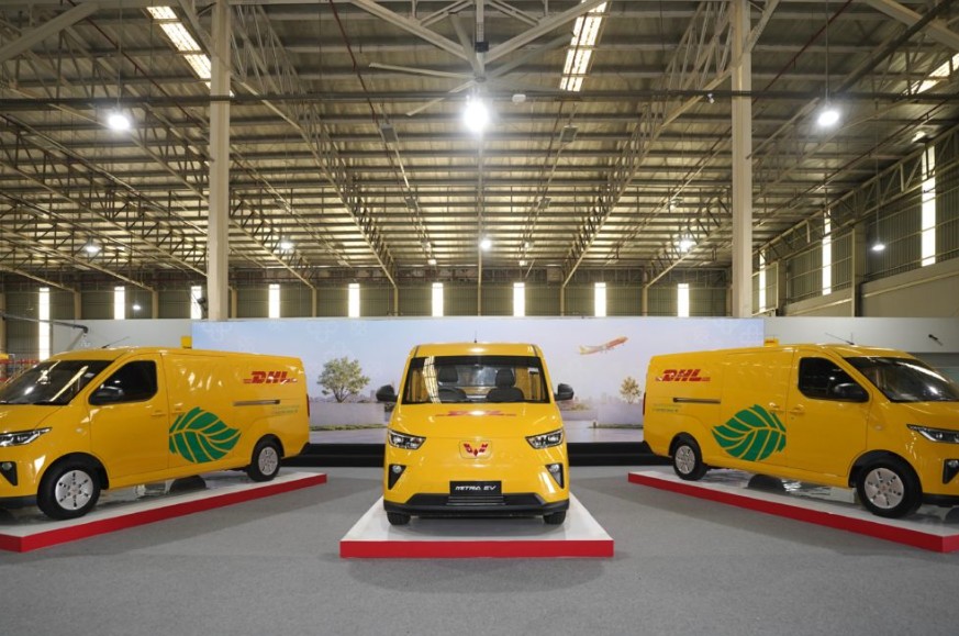 DHL Express Indonesia Pakai 30 Unit Wuling Mitra EV untuk Armada Pengiriman