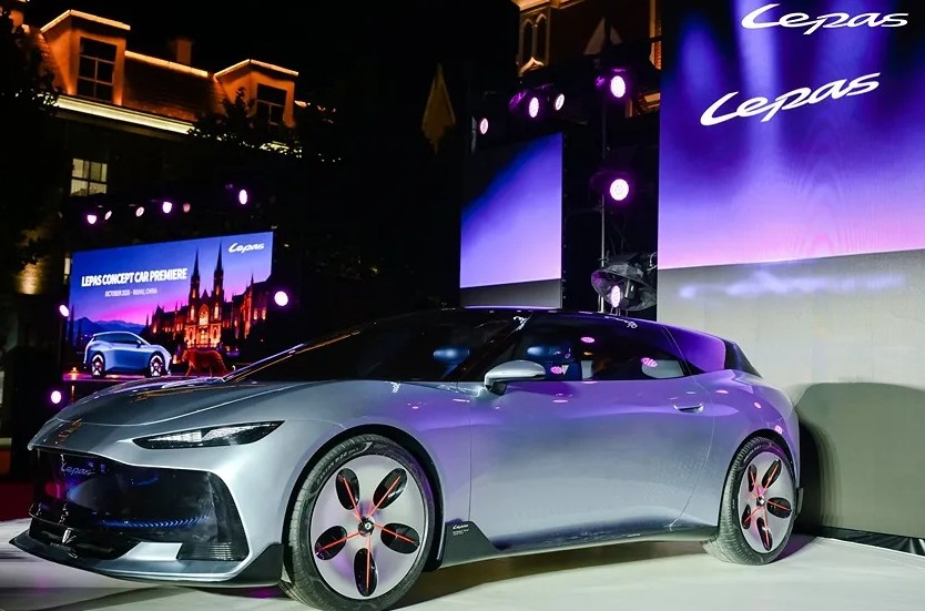 Kenalin Nih, Lepas Aura Concept Wagon! Mobil Konsep Futuristis Bergaya Macan Tutul