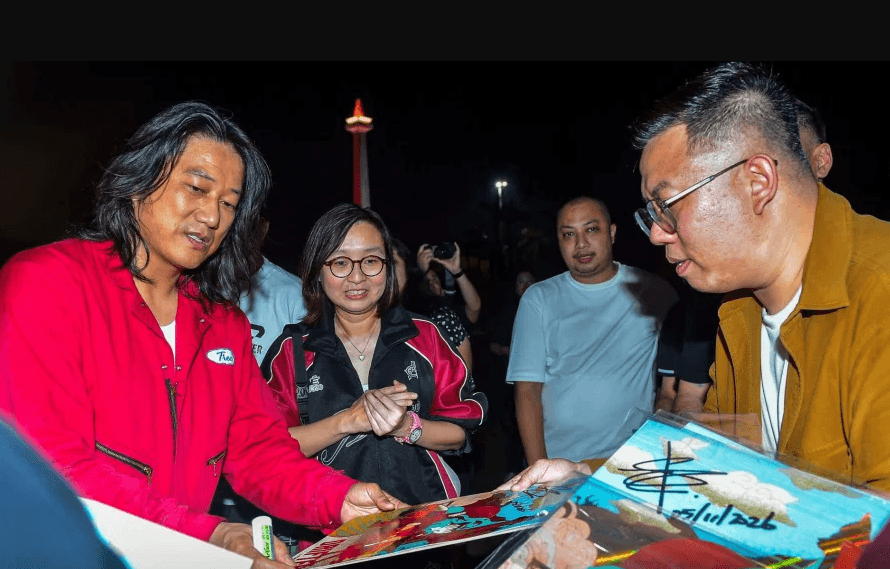 Maxdecal Dukung Aktor Hollywood 'Sung Kang' Kolaborasi Bareng Kemenekraf, Siap Bawa Produk Lokal Mendunia