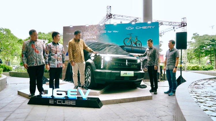 Chery J6 Sapa Konsumen Surabaya, SUV Listrik Offroad Pertama di Indonesia dengan Teknologi Futuristik