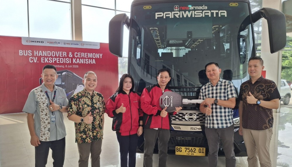 Pengusaha Bus Asal Palembang Ini Kepincut Sasis Medium Coach Matik Hino GB 150 AT Euro4