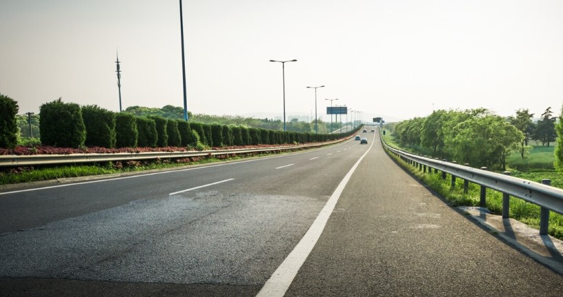 Ini Fungsi Bahu Jalan yang Asli, Bukan Sekadar Pinggiran Doang!