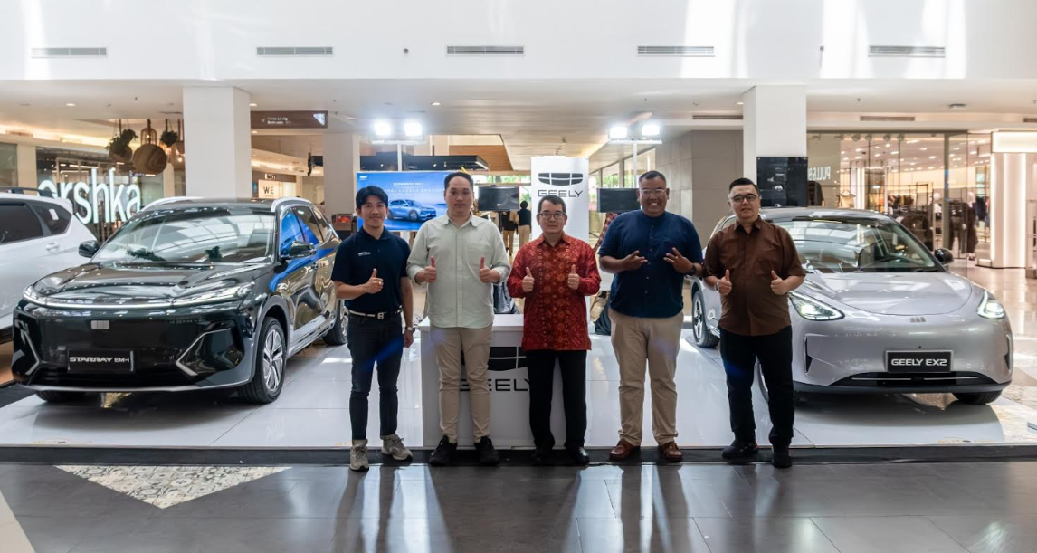 Perkuat Segmen Elektrifikasi di Jawa Barat, Geely Luncurkan EX2 dan Starray EM-i di Bandung