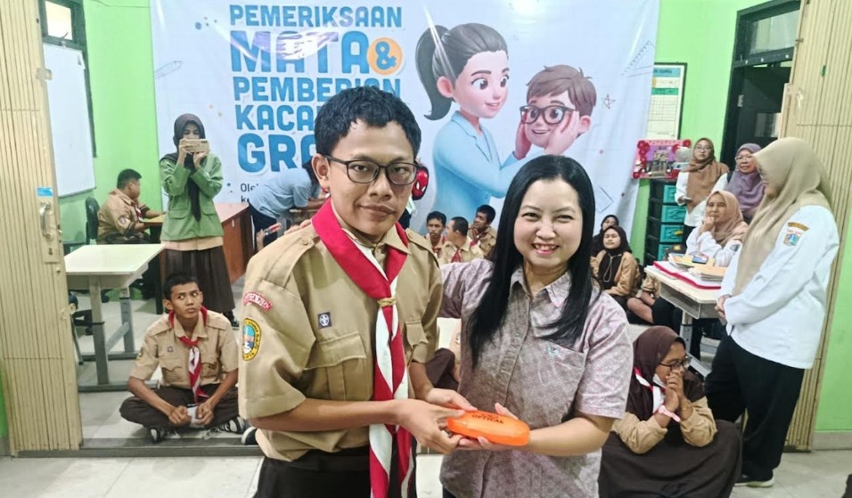 Wahana Artha Group Tebar Manfaat Lewat Donasi Kacamata Gratis untuk 100 Siswa SLBN 3 Jakarta