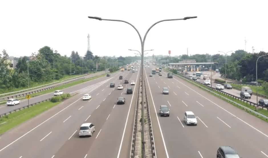 Belasan Mobil Alami Pecah Ban Massal di Tol Jagorawi, Ini Respons Jasa Marga
