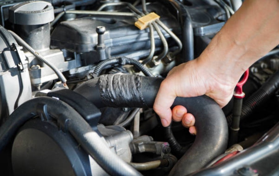 Jangan Tunggu Pecah, Begini Ciri Selang Radiator Mobil yang Sudah Wajib Diganti