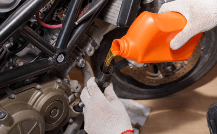 Motor Jarang Dipakai Tetap Wajib Ganti Oli, Ini Alasannya