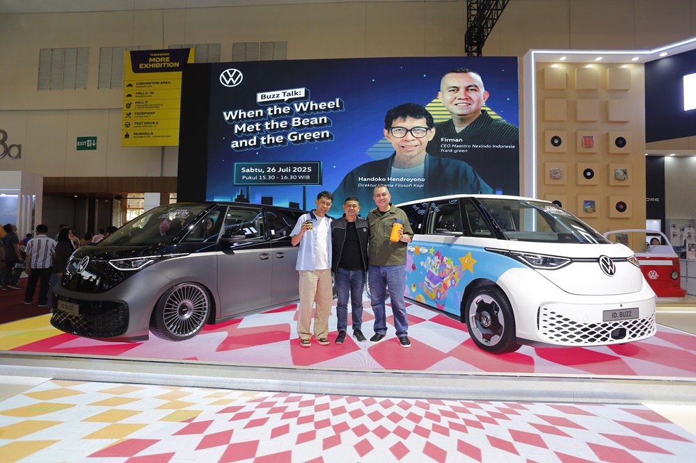 Volkswagen Indonesia Gelar Kampanye #NewBuzzInLife: Kolaborasi Inspiratif dengan frank green dan Filosofi Kopi di GIIAS 2025