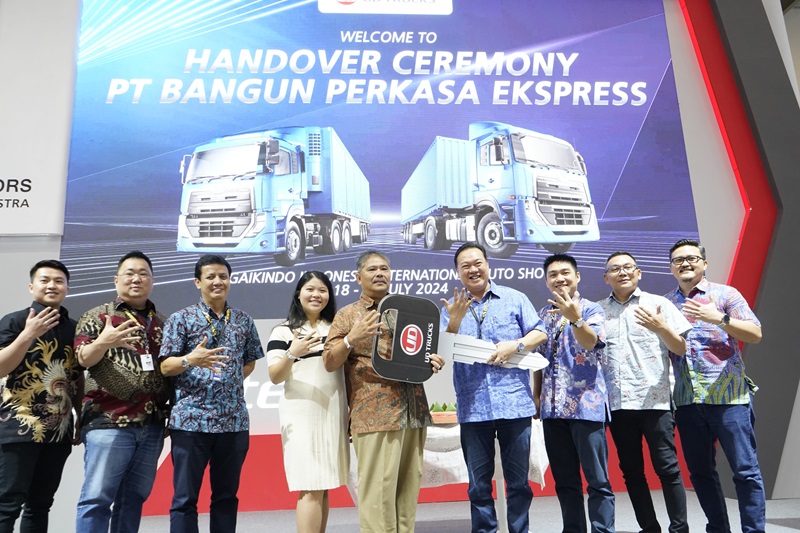 Tingkatkan Keunggulan Logistik Indonesia, UD Trucks dan Astra UD Trucks Serahkan Armada Baru kepada BPE Group