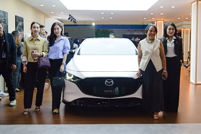 Mazda Sajikan Harmoni Otomotif dan Fashion Lewat Kolaborasi dengan Vone World, dan DEWI Magazine di GIIAS 2025