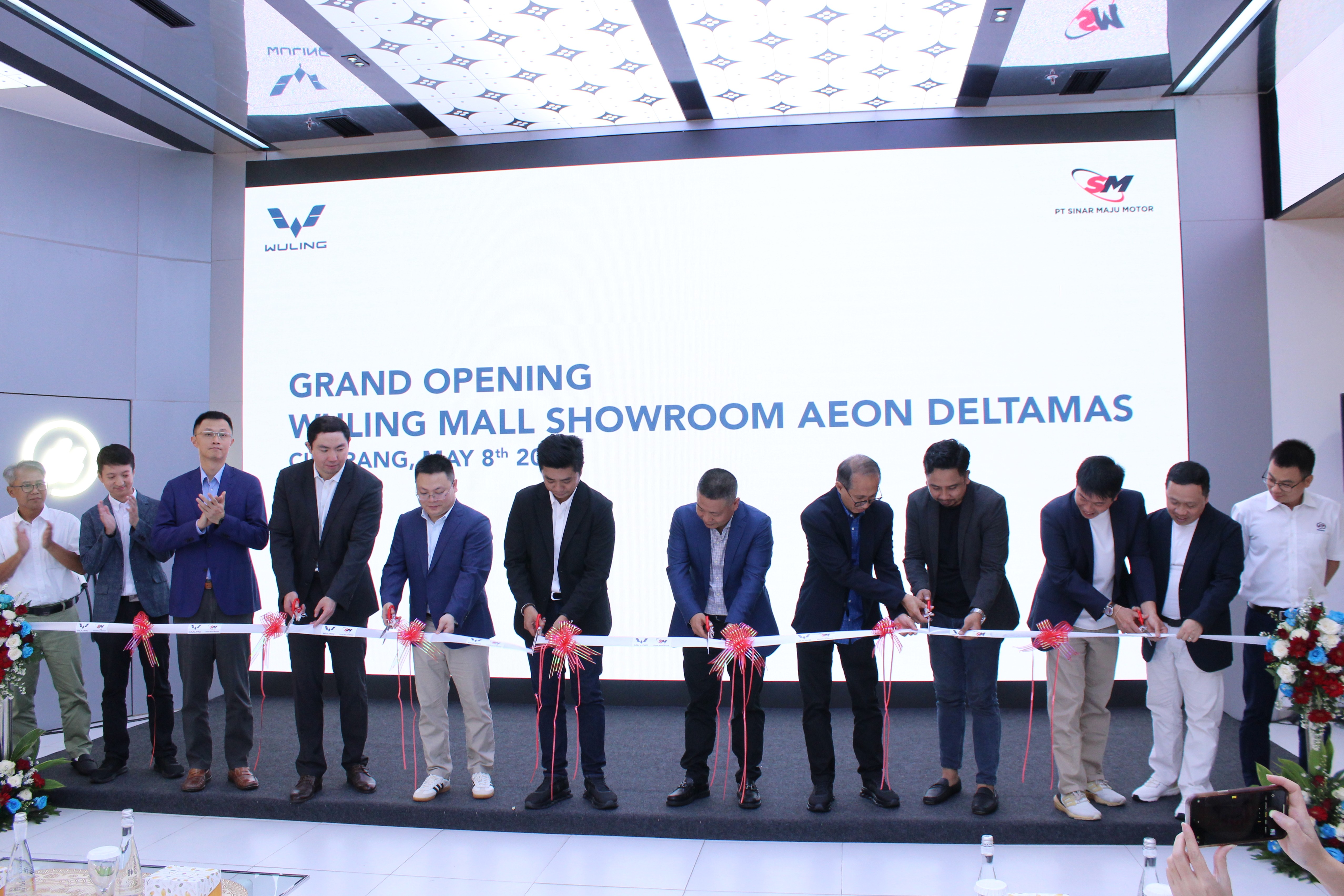 Gandeng SMM, Wuling Resmikan AEON Deltamas Berkonsep Mall Showroom di Cikarang