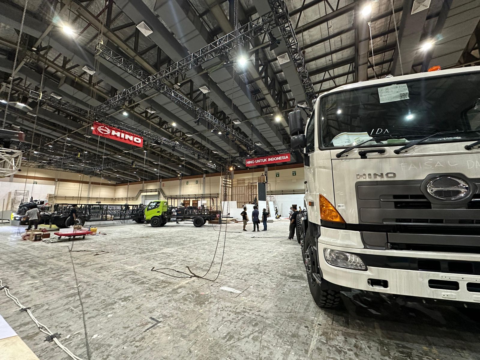 Persiapan Area Pameran GIICOMVEC 2024, Bakal Berlangsung 7-10 Maret di JCC Senayan