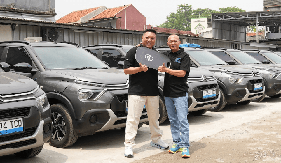 Dukung Operasional Bisnis, Citroen Serahkan E-C3 All Electric Batch Kedua ke PT Express