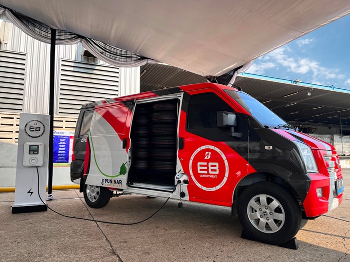 Komitmen Kurangi Emisi CO2, Bridgestone Indonesia Berinovasi Kirim Ban Pertama Kalinya dengan Mobil EV