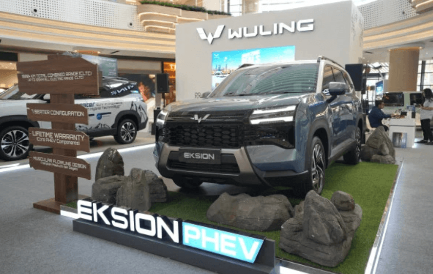 Wuling Eksion Sapa Warga Bekasi, Dibanderol Mulai Rp380 Jutaan