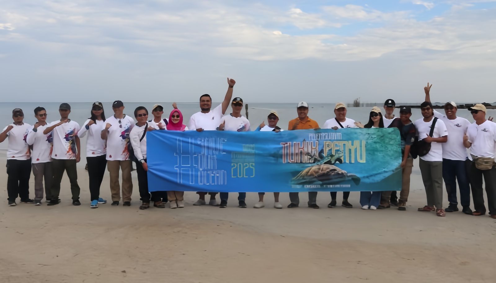 Gelar Clean Up The World ke-12, Suzuki Angkut Ratusan Kilogram Sampah di Pantai Belitung