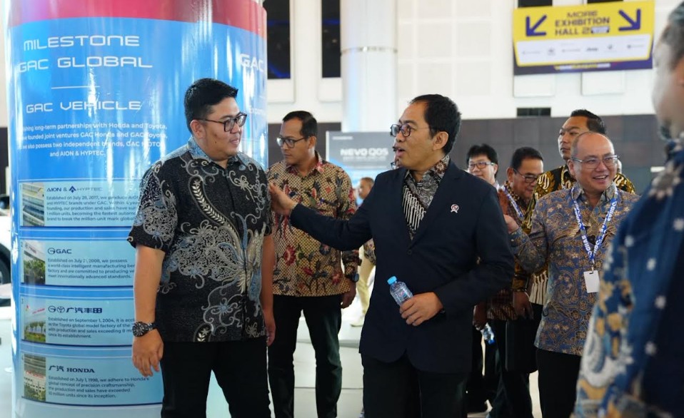 Wamenperin Faisol Riza Sambangi Booth GAC di GIIAS Surabaya 2026, Tiga Mobil Listrik Ini Jadi Sorotan