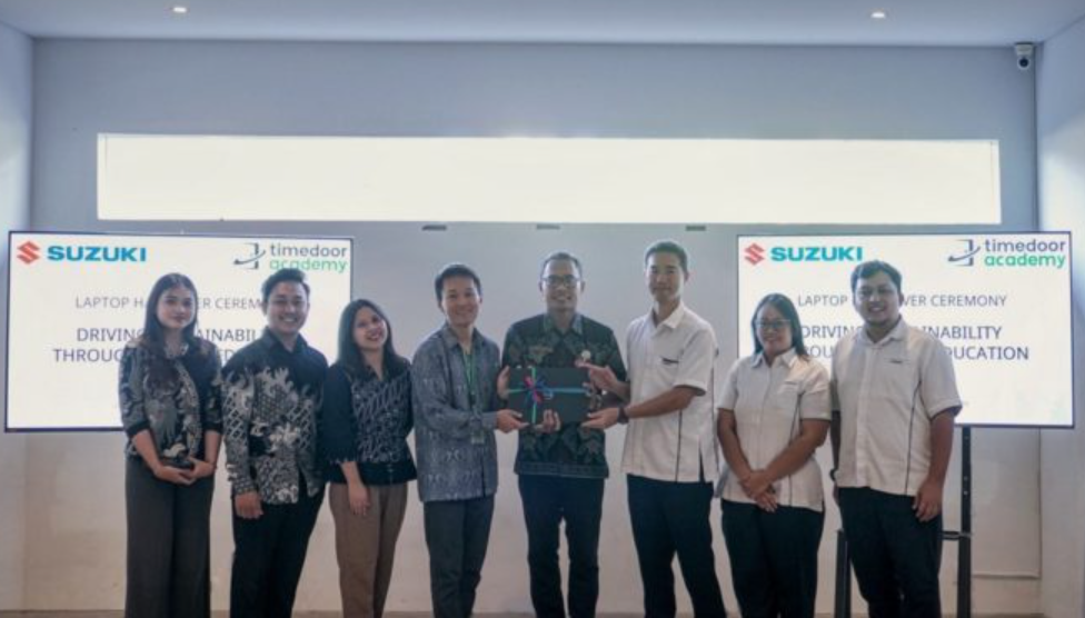 Re-Laptop Project: Suzuki Donasikan 25 Laptop Operasional Buat Siswa Belajar Coding dan AI