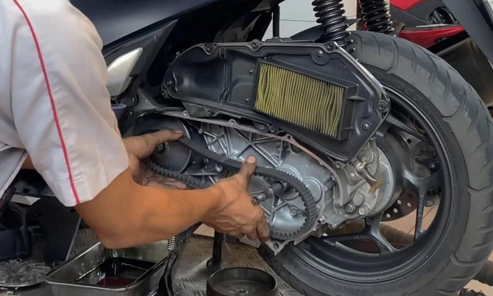 Motor Matik Bunyi Gredek Saat Tarik Gas, Ternyata Ini Biang Masalahnya