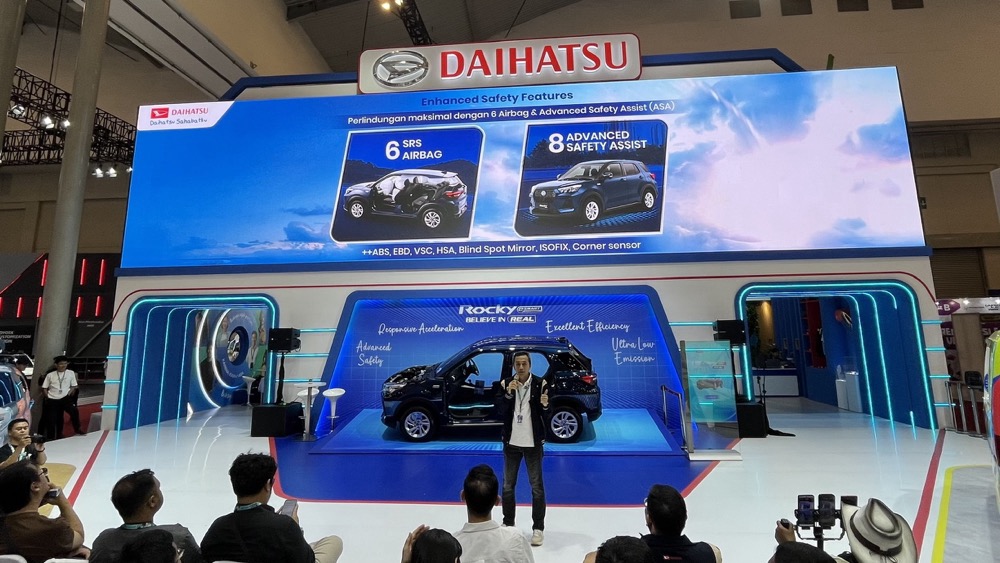 Bedah Teknologi Daihatsu Rocky e-SMART Hybrid di GJAW 2025