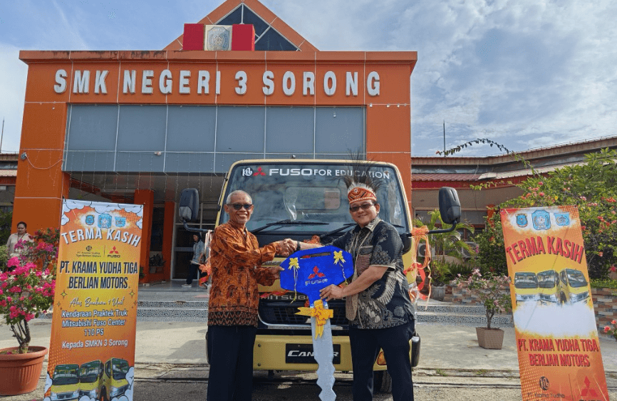 Dukung Pendidikan Vokasi, KTB Donasikan Mitsubishi Fuso Colt Diesel Ke SMK Negeri 3 Sorong