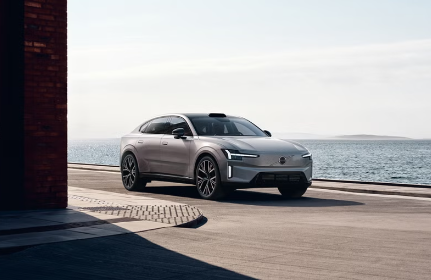 Volvo ES90 : Sedan Listrik Bertabur Fitur Canggih, Jarak Tempuh Tembus 700km