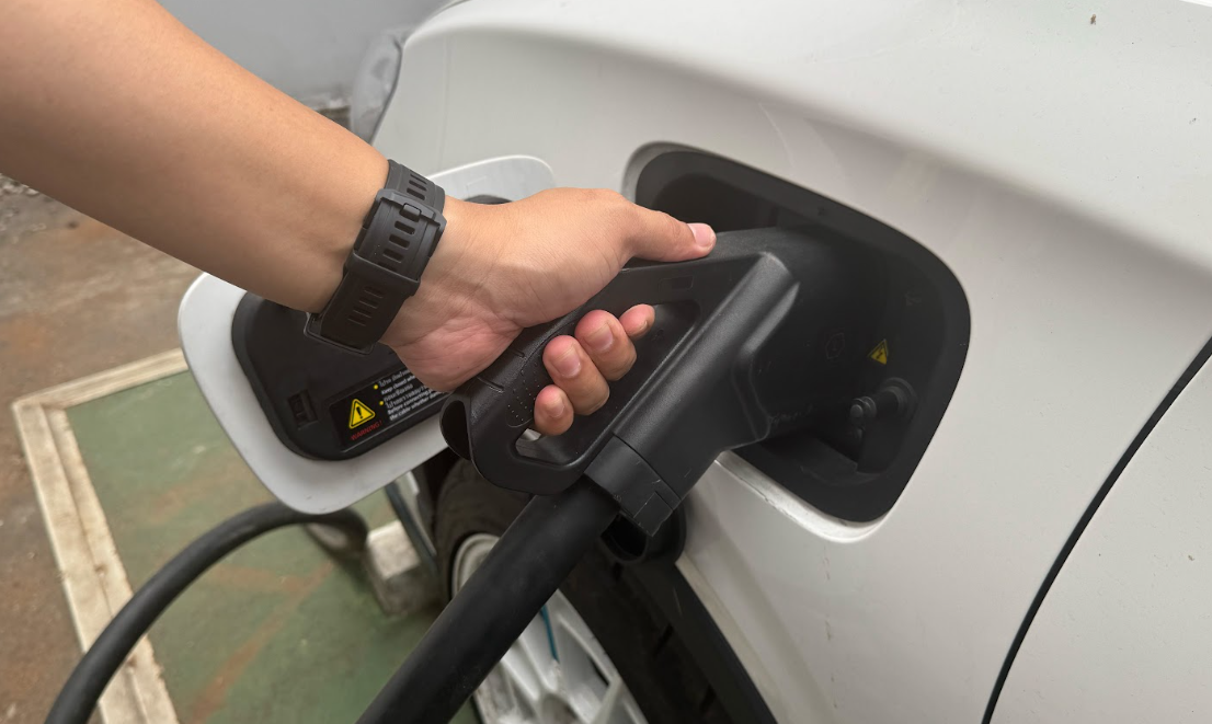 Begini Cara Aman Mengatasi Charger Gun NETA V-II yang Tersangkut, Awas Jangan Asal!