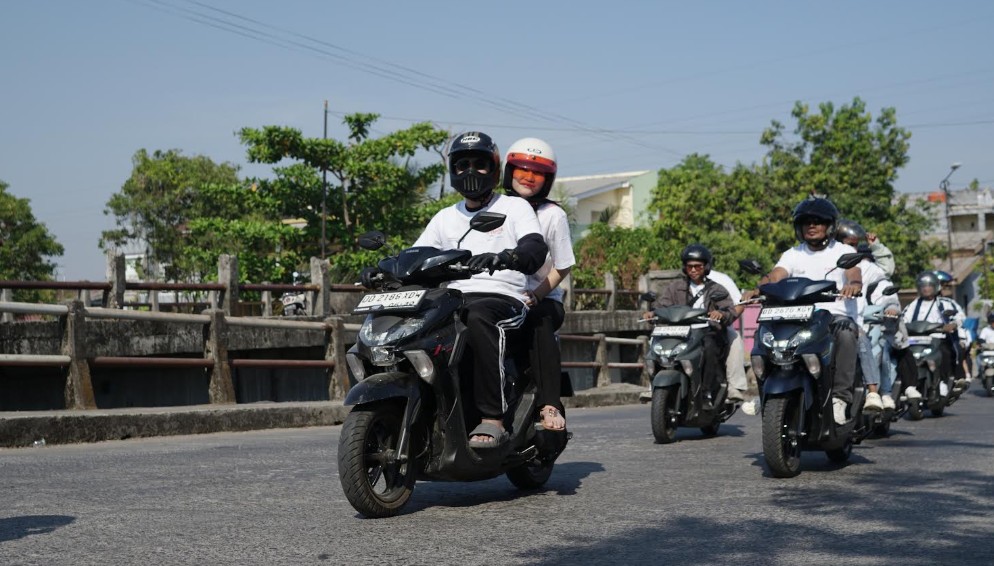 Seru! Pengguna Yamaha GEAR ULTIMA Diajak Rolling City dan Piknik Bareng Keluarga