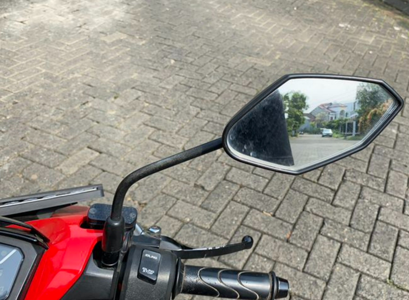 Cara Mudah Membaca Kondisi Jalan Melalui Kaca Spion Motor