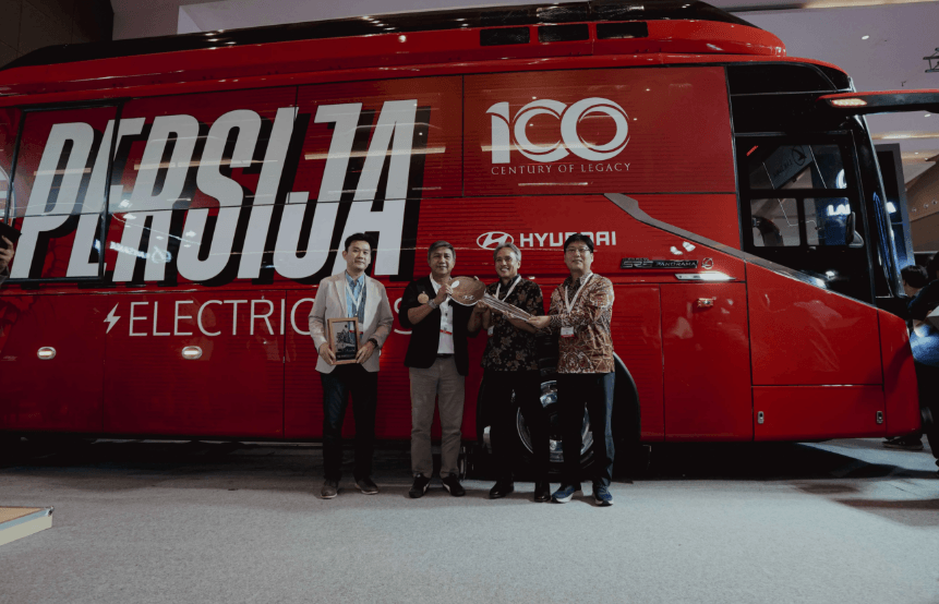 Persija Jakarta Perkenalkan Bus Listrik untuk Operasional Tim, Pakai Sasis Hyundai