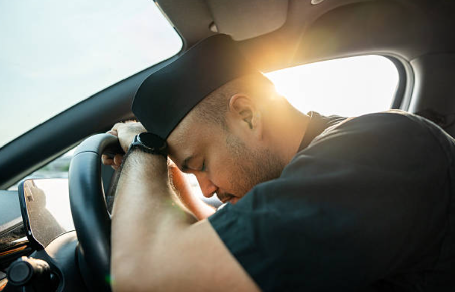 Awas Microsleep! Berikut 10 Trik Jitu Usir Kantuk Saat Nyetir Selama Puasa